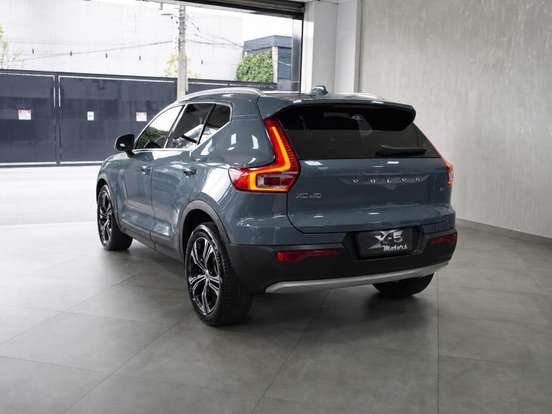 VOLVO-XC40-2020