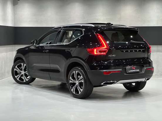 VOLVO-XC40-2020