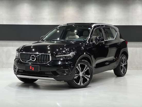 VOLVO-XC40-2020