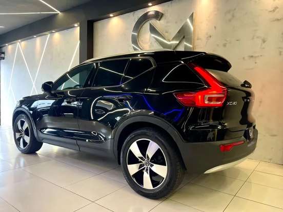 VOLVO-XC40-2018