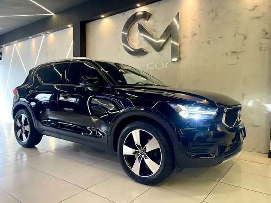 VOLVO-XC40-2018