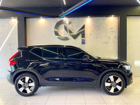 VOLVO-XC40-2018