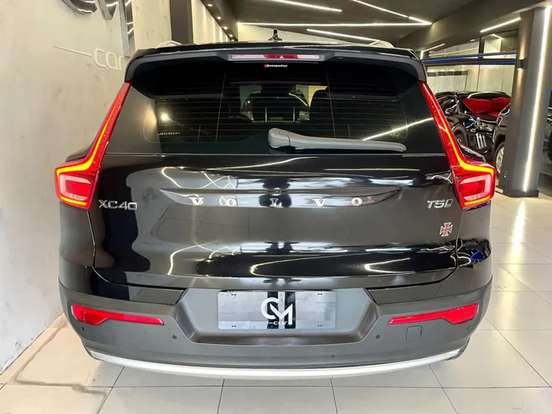 VOLVO-XC40-2018