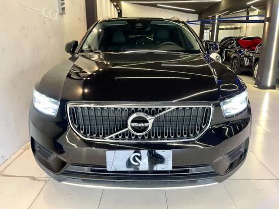 VOLVO-XC40-2018