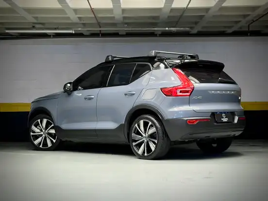 VOLVO-XC40-2022