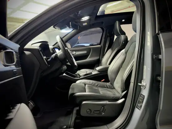 VOLVO-XC40-2022