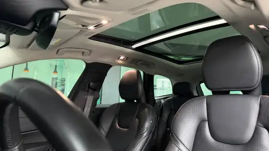VOLVO-XC60-2020