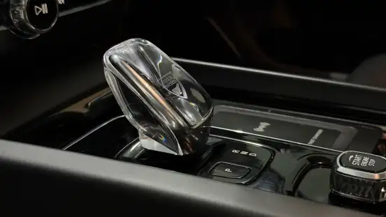 VOLVO-XC60-2020