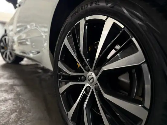 VOLVO-XC60-2022