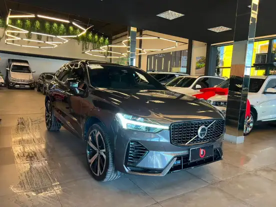 VOLVO-XC60-2022