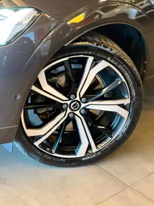 VOLVO-XC60-2022