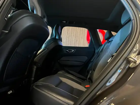 VOLVO-XC60-2022