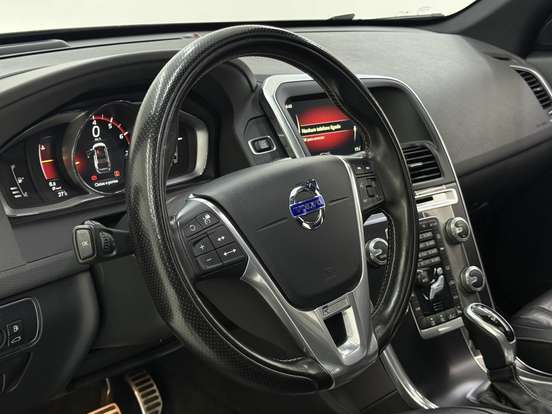 VOLVO-XC60-2016