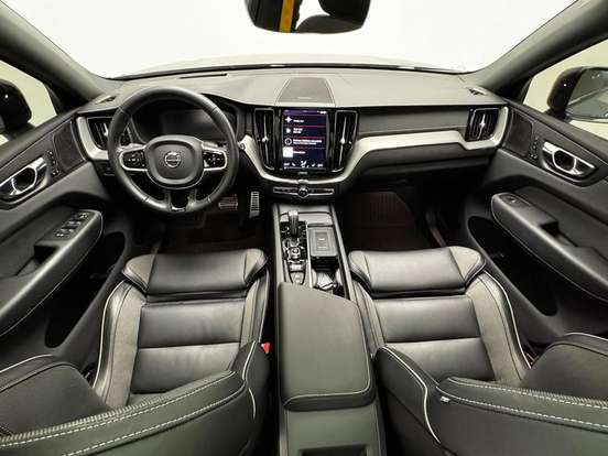 VOLVO-XC60-2021