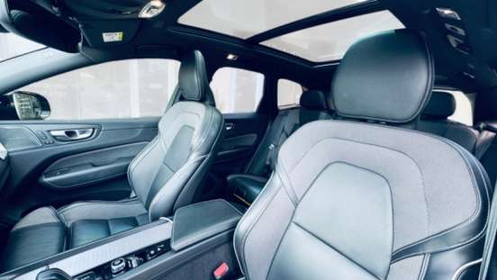 VOLVO-XC60-2021