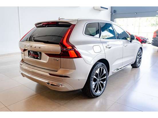 VOLVO-XC60-2025