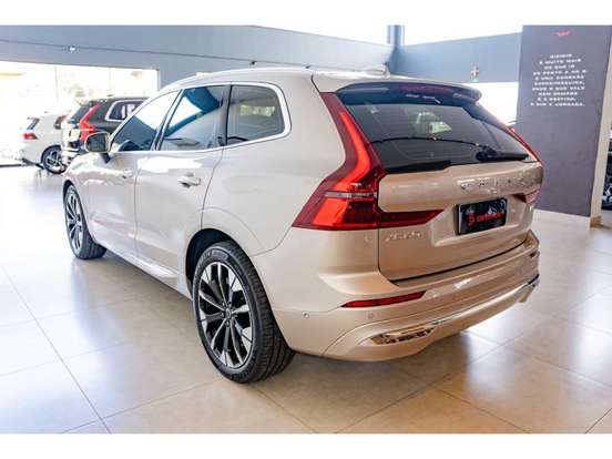 VOLVO-XC60-2025