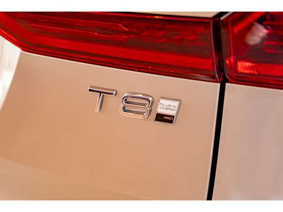 VOLVO-XC60-2025