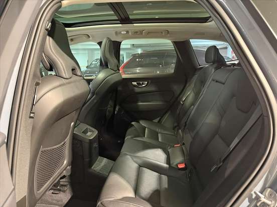 VOLVO-XC60-2022