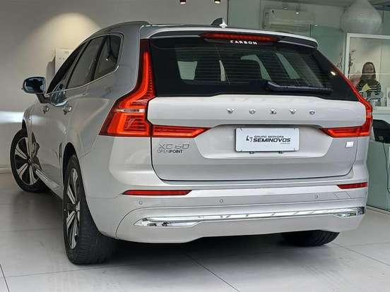 VOLVO-XC60-2022