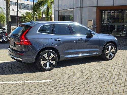 VOLVO-XC60-2023