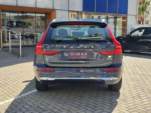 VOLVO-XC60-2023