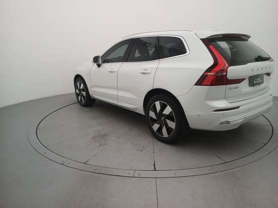 VOLVO-XC60-2023