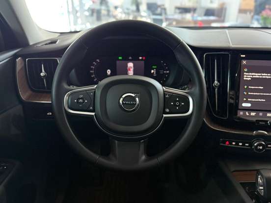 VOLVO-XC60-2024