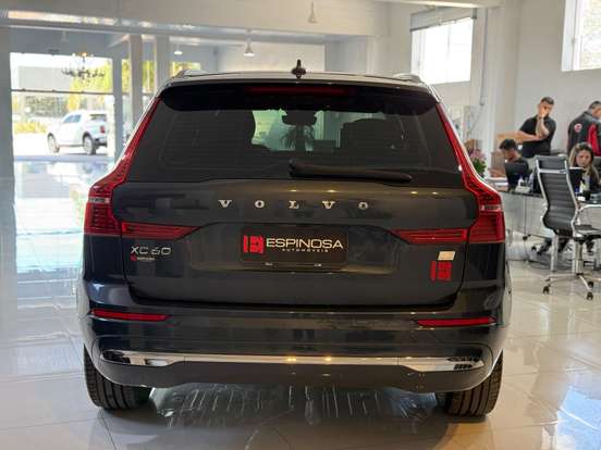 VOLVO-XC60-2024