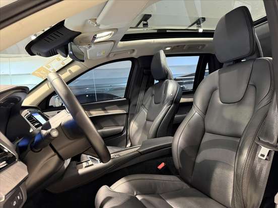 VOLVO-XC90-2023