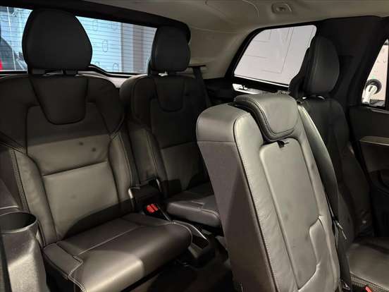 VOLVO-XC90-2023