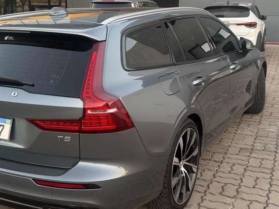 VOLVO-V60-2.0 T5 GASOLINA MOMENTUM GEARTRONIC VOLVO-V60-2019