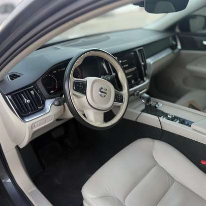 VOLVO-V60-2019