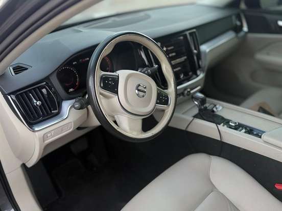 VOLVO-V60-2.0 T5 GASOLINA MOMENTUM GEARTRONIC VOLVO-V60-2019