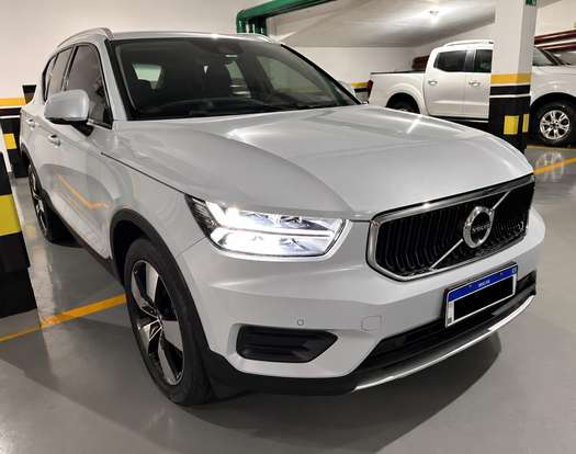 VOLVO-XC40-2020
