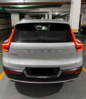 VOLVO-XC40-2020