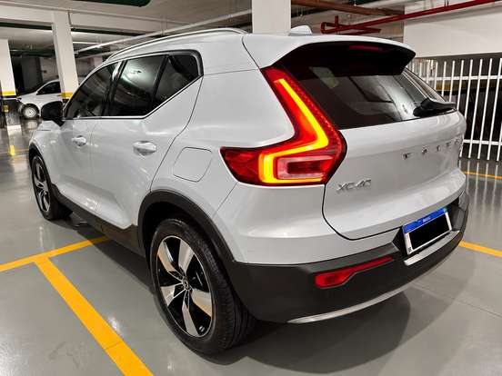 VOLVO-XC40-2.0 T4 GASOLINA MOMENTUM GEARTRONIC VOLVO-XC40-2020