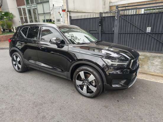 VOLVO-XC40-2020