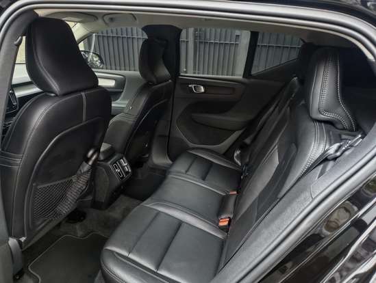 VOLVO-XC40-2020