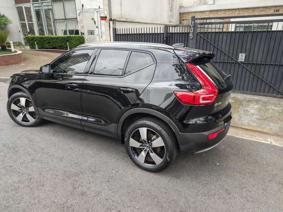 VOLVO-XC40-2020