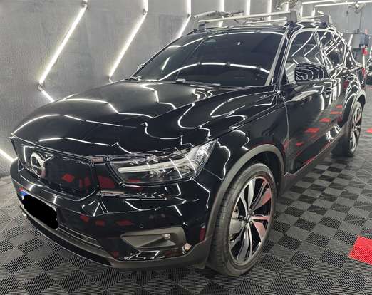 VOLVO-XC40-2022