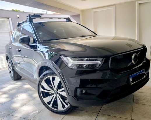VOLVO-XC40-2022