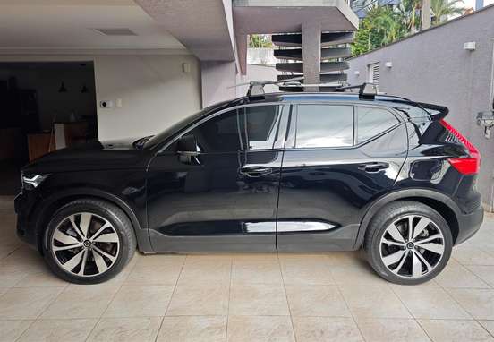 VOLVO-XC40-2022