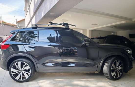 VOLVO-XC40-2022