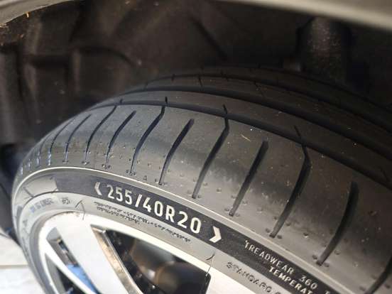 VOLVO-XC40-2022