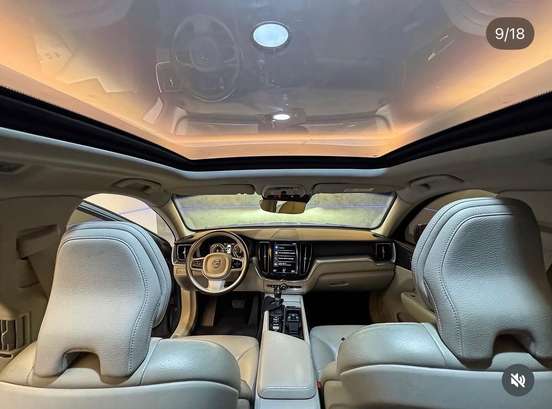 VOLVO-XC60-2.0 T5 GASOLINA MOMENTUM AWD GEARTRONIC VOLVO-XC60-2021