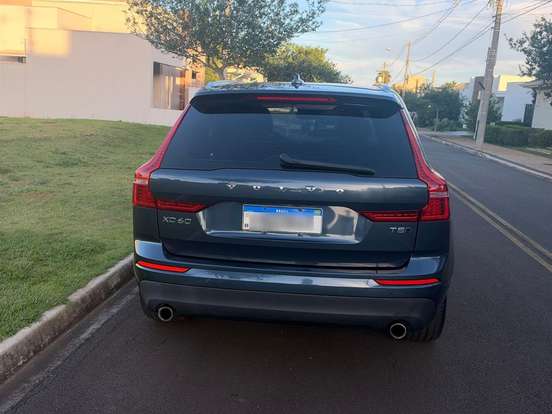 VOLVO-XC60-2.0 T5 GASOLINA MOMENTUM AWD GEARTRONIC VOLVO-XC60-2019