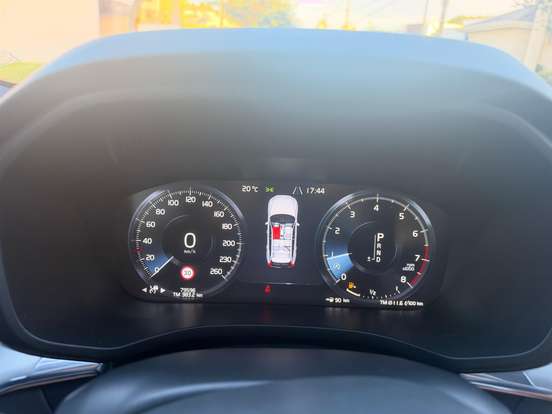 VOLVO-XC60-2019