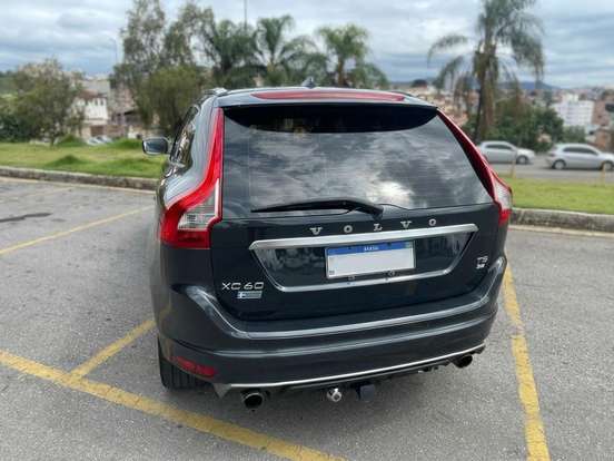 VOLVO-XC60-2015