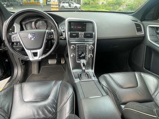 VOLVO-XC60-2.0 T5 R DESIGN TURBO GASOLINA 4P AUTOMÁTICO VOLVO-XC60-2015